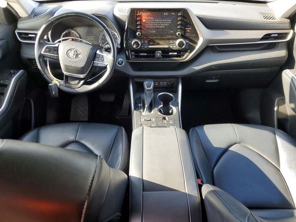 2022 TOYOTA HIGHLANDER XLE