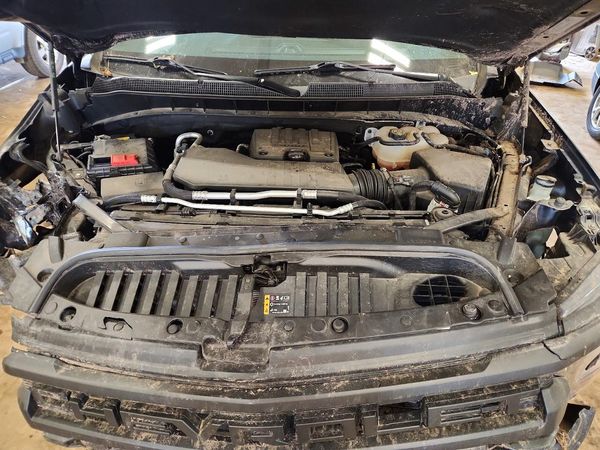 2023 CHEVROLET SILVERADO Custom — Engine bay