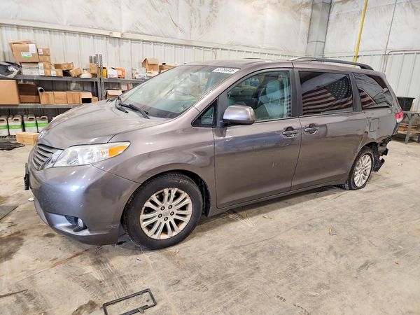2014 TOYOTA SIENNA