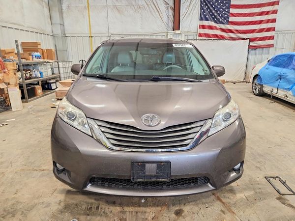 2014 TOYOTA SIENNA