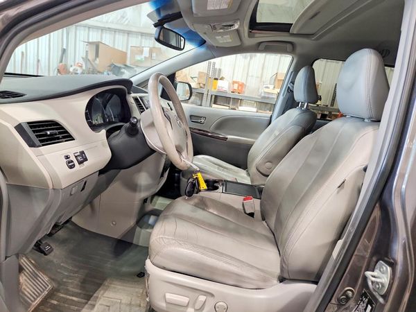 2014 TOYOTA SIENNA
