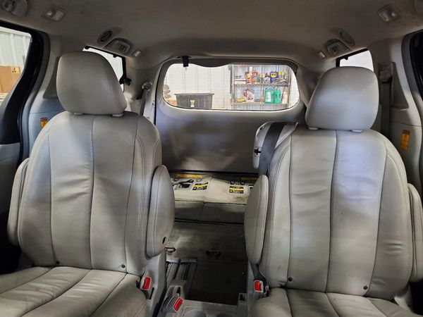 2014 TOYOTA SIENNA