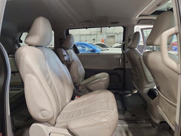 2014 TOYOTA SIENNA