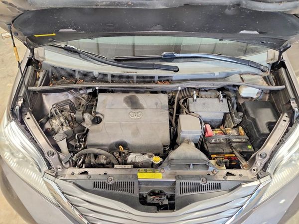 2014 TOYOTA SIENNA