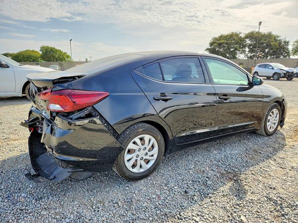 2019 HYUNDAI ELANTRA SE