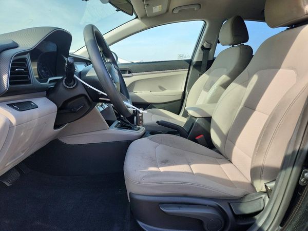 2019 HYUNDAI ELANTRA SE