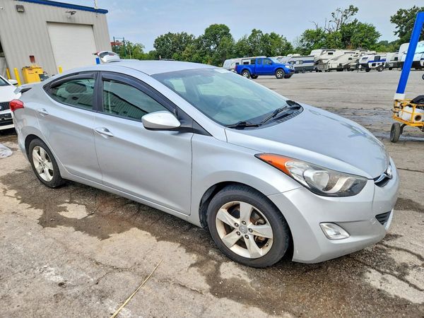 2013 HYUNDAI ELANTRA