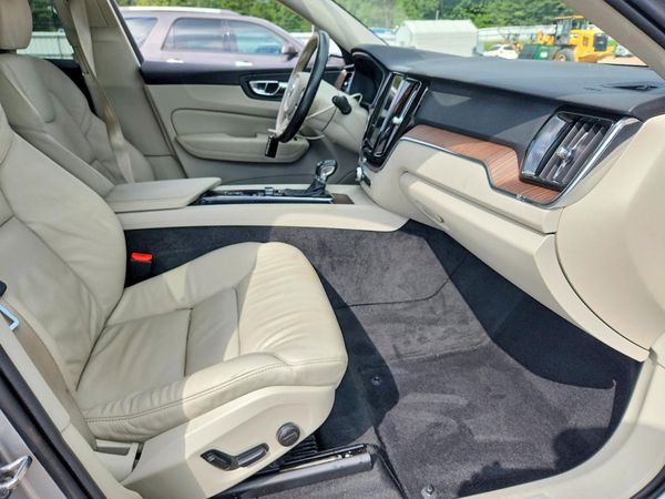 2021 VOLVO XC60