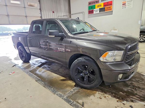 2016 RAM 1500 SLT