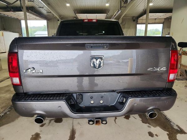 2016 RAM 1500 SLT