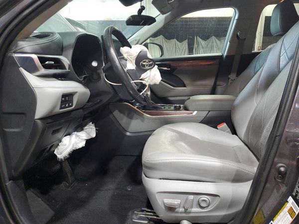 2020 TOYOTA HIGHLANDER Platinum