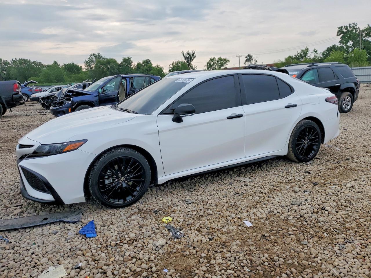 2022 TOYOTA CAMRY SE