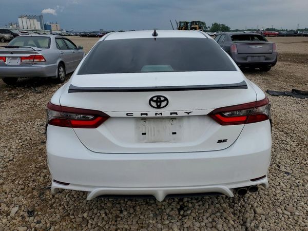 2022 TOYOTA CAMRY SE