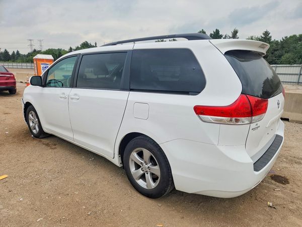 2013 TOYOTA SIENNA