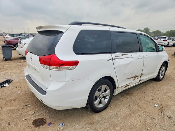 2013 TOYOTA SIENNA