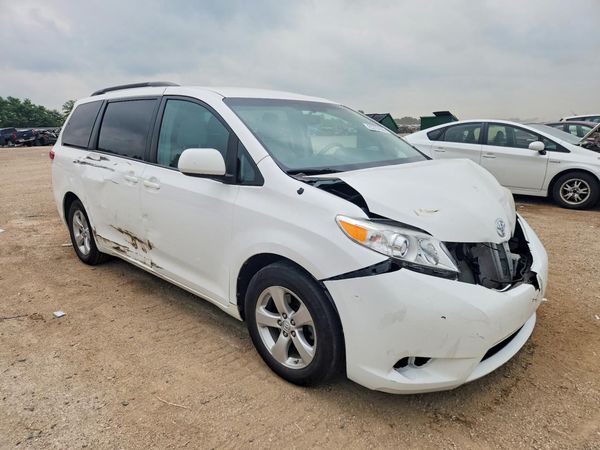 2013 TOYOTA SIENNA