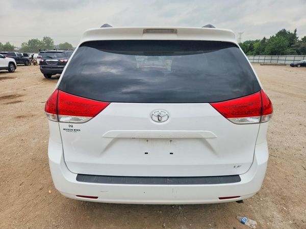2013 TOYOTA SIENNA