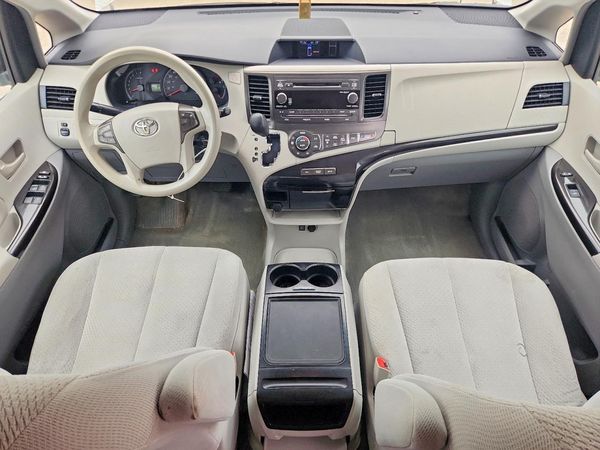 2013 TOYOTA SIENNA