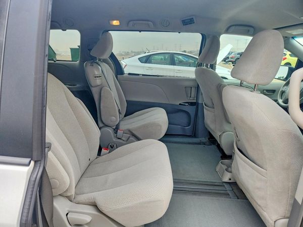 2013 TOYOTA SIENNA