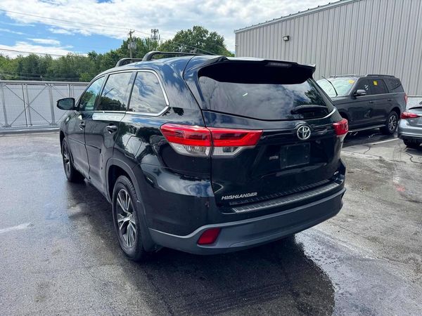 2018 TOYOTA HIGHLANDER LE/LE Plus