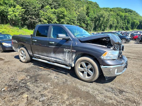 2017 RAM 1500 SLT