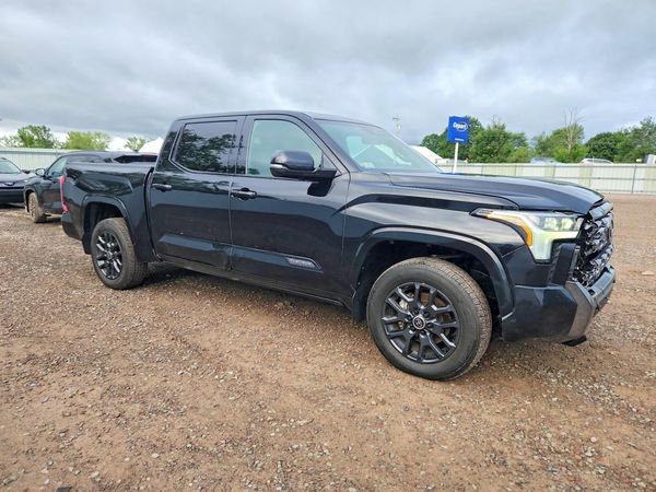 2024 TOYOTA TUNDRA Platinum