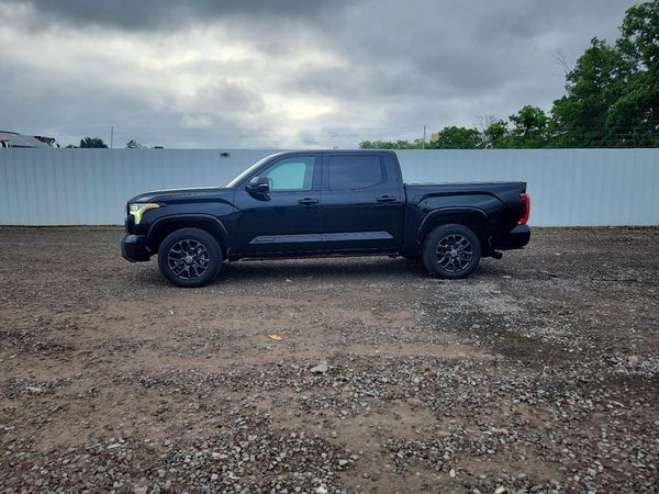 2024 TOYOTA TUNDRA Platinum