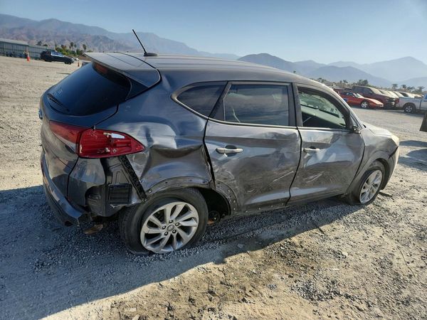 2017 HYUNDAI TUCSON SE (no options)