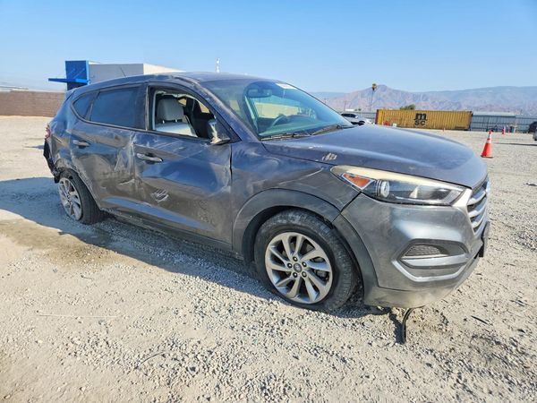 2017 HYUNDAI TUCSON SE (no options)