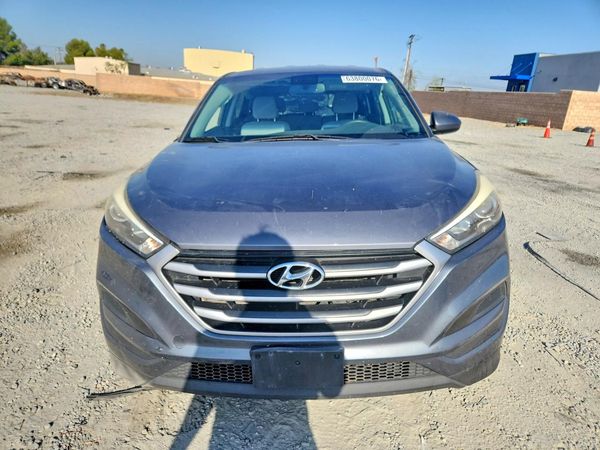 2017 HYUNDAI TUCSON SE (no options)