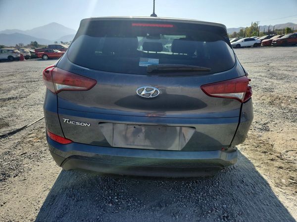 2017 HYUNDAI TUCSON SE (no options)