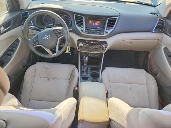2017 HYUNDAI TUCSON SE (no options)