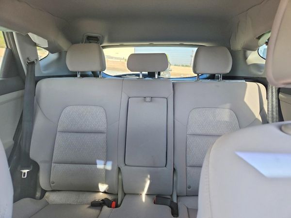 2017 HYUNDAI TUCSON SE (no options)