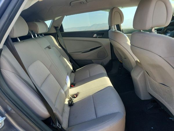 2017 HYUNDAI TUCSON SE (no options)