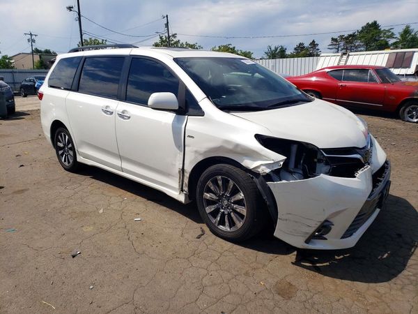 2019 TOYOTA SIENNA