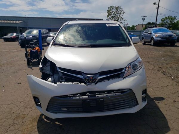 2019 TOYOTA SIENNA