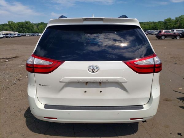 2019 TOYOTA SIENNA