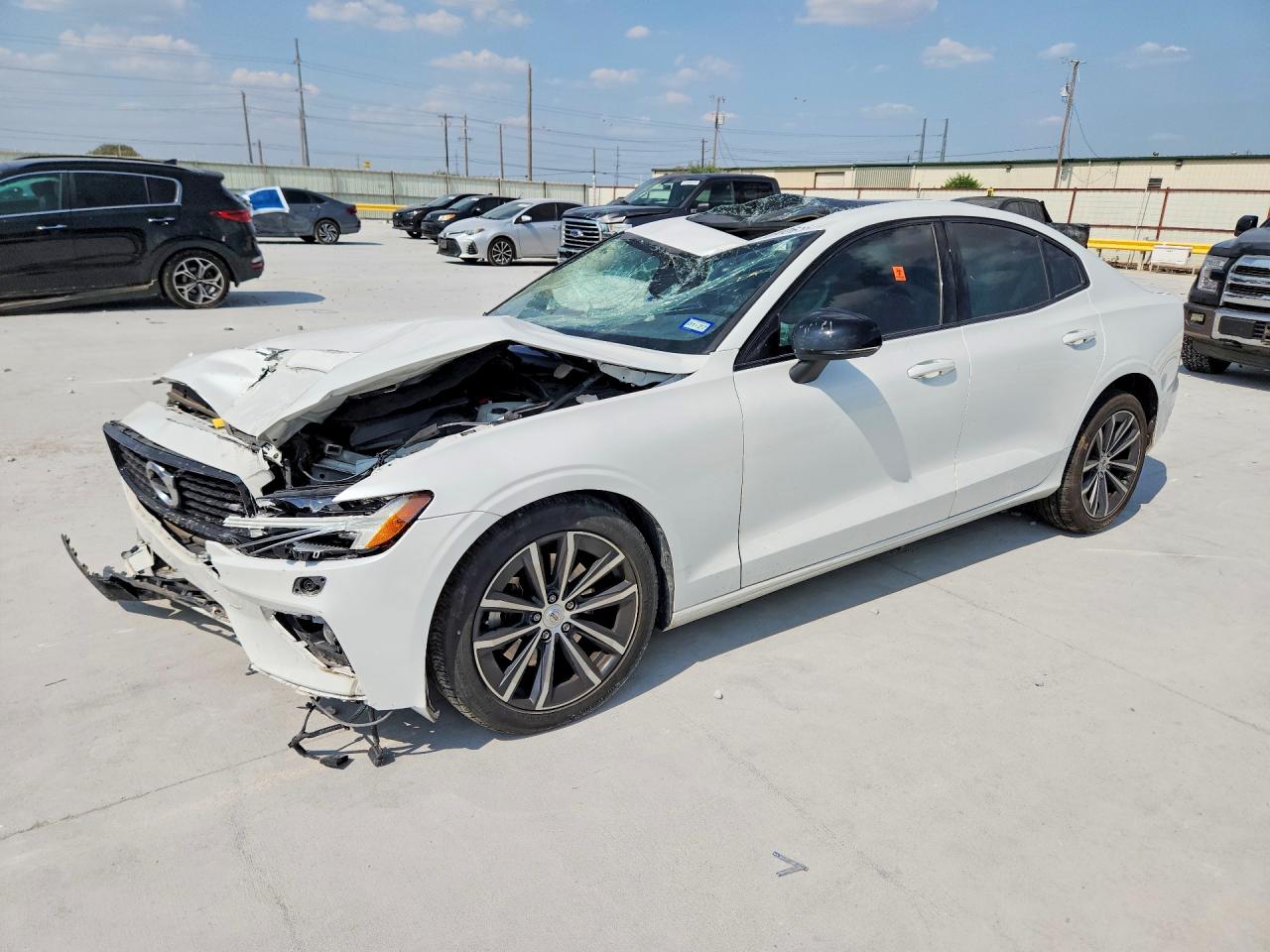 2022 VOLVO S60 — Front 3/4