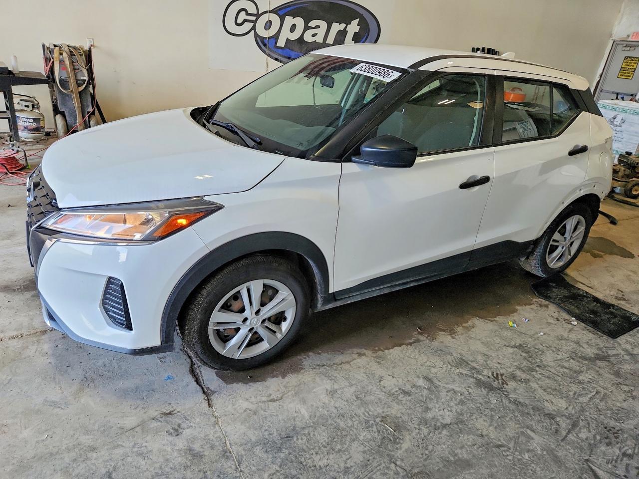 2023 NISSAN KICKS
