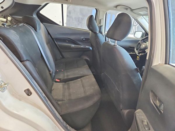 2023 NISSAN KICKS