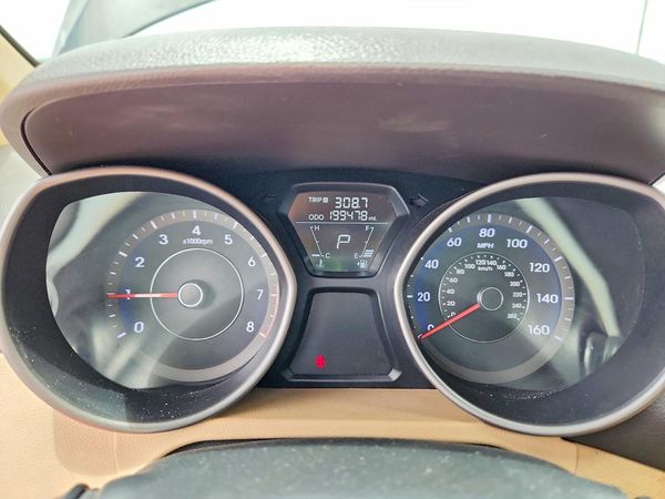2013 HYUNDAI ELANTRA