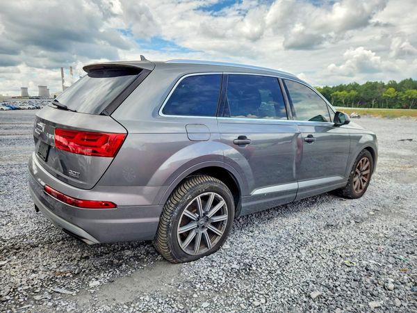 2017 AUDI Q7 quattro Premium