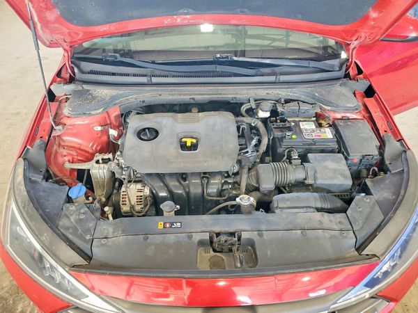 2020 HYUNDAI ELANTRA — Engine bay