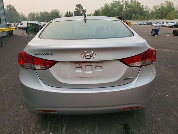 2013 HYUNDAI ELANTRA