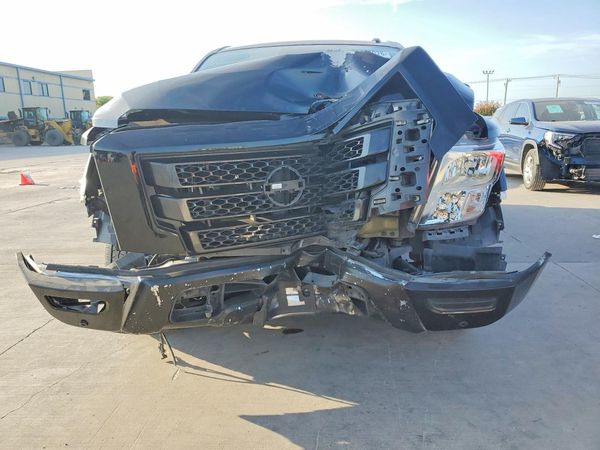 2021 NISSAN TITAN Crew Cab