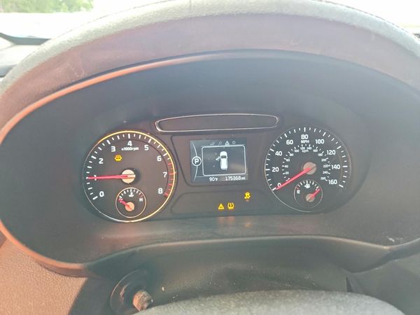 2016 KIA SORENTO L / LX