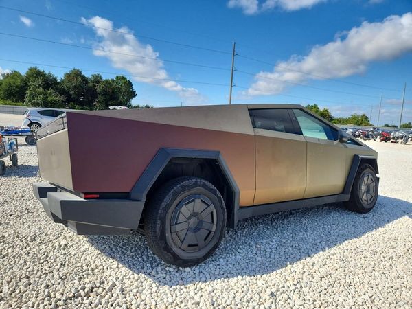 2024 TESLA CYBERTRUCK