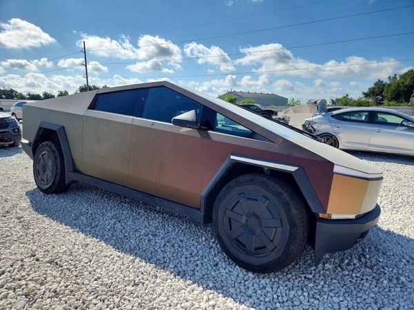 2024 TESLA CYBERTRUCK