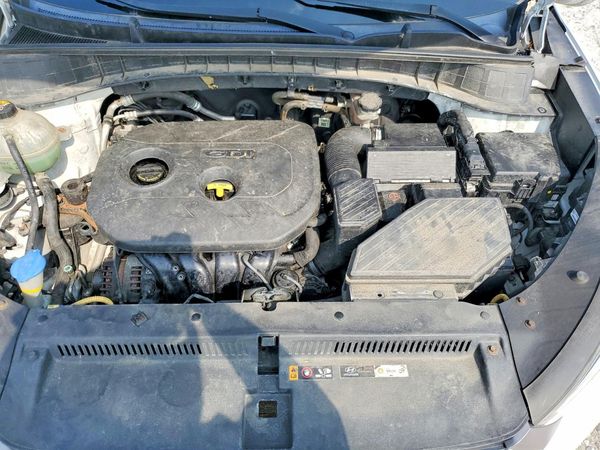 2016 HYUNDAI TUCSON SE