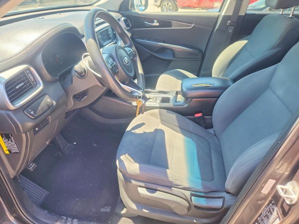 2017 KIA SORENTO L, LX